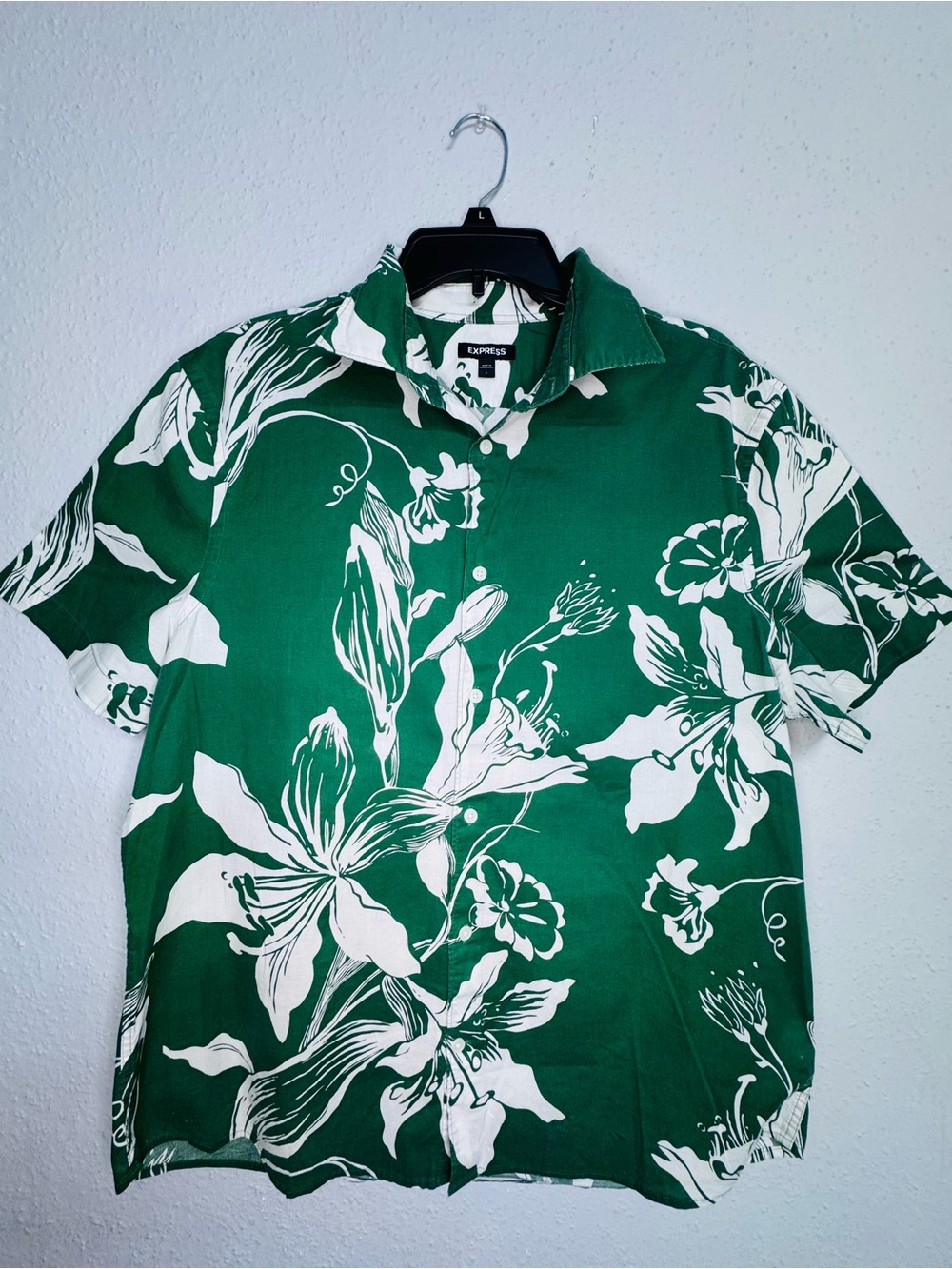 Express Green Floral Short-Sleeve Button-Down Shirt - Picture 4 of 8